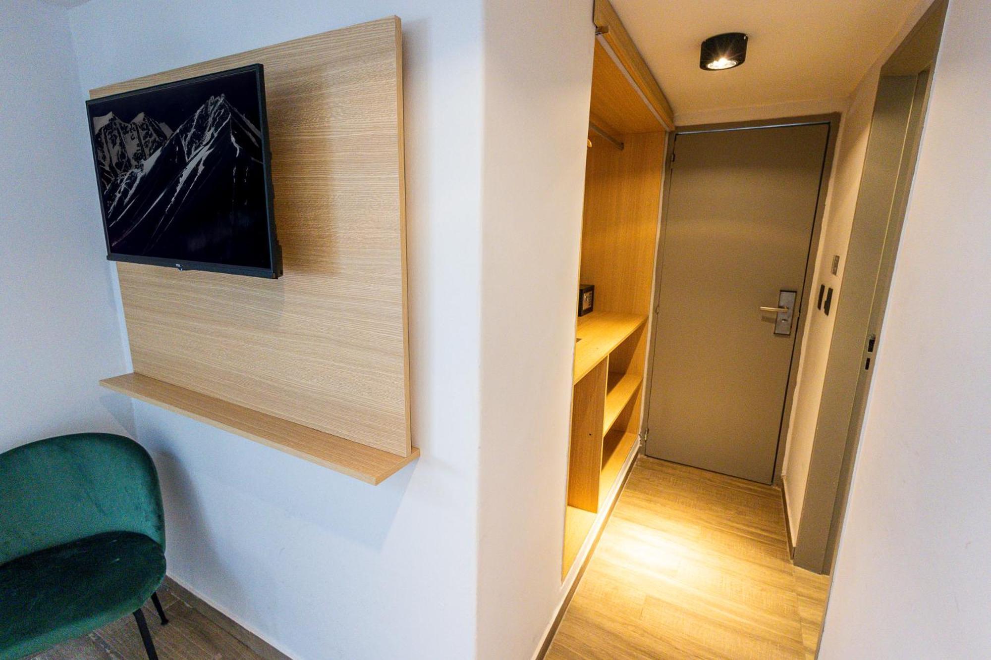 M383 Hotel Bariloche Екстериор снимка